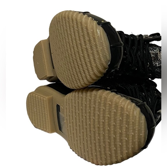 OLIVIA MILLER Water Resistant Black with Gold Sequin Duck Boots Size 7 N… - Picture 10 of 15